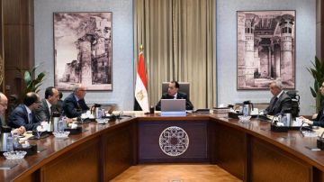 رئيس الوزراء يتابع مع وزير الري إجراءات تحسين منظومة إدارة وتوزيع المياه رئيس الوزراء يتابع مع وزير الري إجراءات تحسين منظومة إدارة وتوزيع المياه