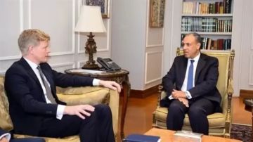 وزير الخارجية يلتقي المبعوث الأممي الخاص إلى اليمن