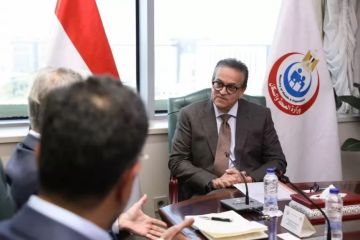 وزير الصحة يبحث مع شركة فيلبس توطين صناعة أجهزة الأشعة