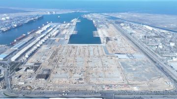 وصول 12 ونش رصيف عملاق.. أحدث تصوير جوي لمحطة حاويات تحيا مصر 1 بميناء دمياط شاهد وصول 12 ونش رصيف عملاق.. أحدث تصوير جوي لمحطة حاويات تحيا مصر 1 بميناء دمياط شاهد