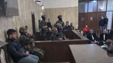 أول ظهور في المحكمة .. صور متداولة لـ فضل شاكر تثير تفاعلا كبيرا أول ظهور في المحكمة .. صور متداولة لـ فضل شاكر تثير تفاعلا كبيرا