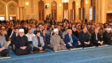 الإسراء والمعراج.. 5 وزراء ومفتي الجمهورية يؤدون صلاة الجمعة بمسجد العزيز الحكيم بالمقطم الإسراء والمعراج.. 5 وزراء ومفتي الجمهورية يؤدون صلاة الجمعة بمسجد العزيز الحكيم بالمقطم