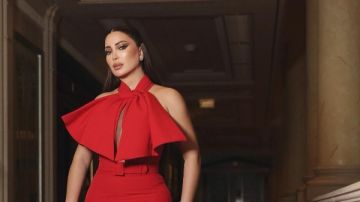 بسعر عالي فستان نسرين طافش يثير الجدل في Joy Awards 2026 بسعر عالي فستان نسرين طافش يثير الجدل في Joy Awards 2026