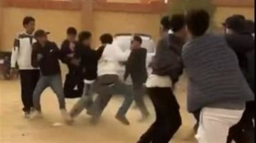  بلطجة وسلاح أبيض .. تفاصيل مشاجرة طلاب أمام مدرسة تجريبية في 6 أكتوبر فيديو