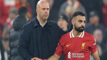 سلوت يرحب بعودة صلاح ويشيد بمدافع ليفربول.. تفاصيل