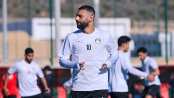 طوق النجاة .. نجم ليفربول السابق يتحدث عن عودة محمد صلاح لتشكيل الفريق