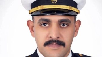 قبطان سوهاجي يتحدى الموت في عرض البحر.. قصة أحمد عمر يهزم الغرق ويمنح الحياة لشاب أفريقي