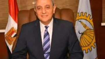 محافظ الغربية يزور كنائس طنطا ويسعد الأطفال بهدايا الرئيس