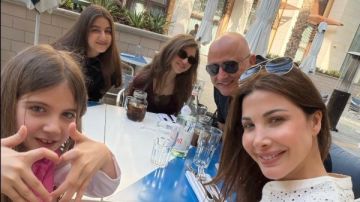 نانسي عجرم تنشر صورة مع زوجها وبناتها الثلاثة: ممتنون للوقت الذي يجمعنا