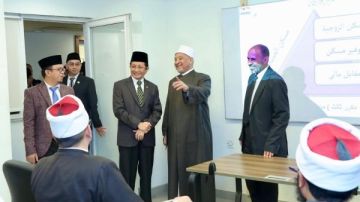 وزير الشئون الدينية الإندونيسية يزور أكاديمية الأزهر العالمية وزير الشئون الدينية الإندونيسية يزور أكاديمية الأزهر العالمية