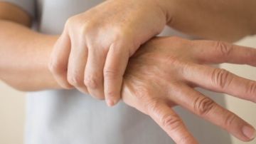 أعراض تؤكد إصابتك بمرض باركنسون.. افحص نفسك بسرعة