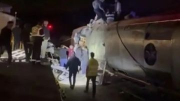 ارتفاع حصيلة ضحايا تصادم قطارين فائقي السرعة في إسبانيا إلى 21 قتيلا.. صور ارتفاع حصيلة ضحايا تصادم قطارين فائقي السرعة في إسبانيا إلى 21 قتيلا.. صور