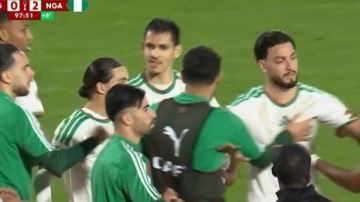 بعد خروج محاربي الصحراء.. خناقة شوارع بين لاعبي الجزائر ونيجيريا صور بعد خروج محاربي الصحراء.. خناقة شوارع بين لاعبي الجزائر ونيجيريا صور