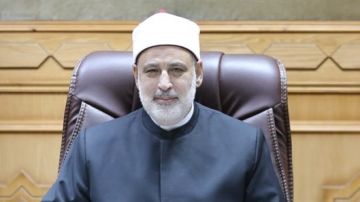 كل من عليها فان.. الضويني يعزي رئيس قطاع المعاهد الأزهرية في وفاة والدته