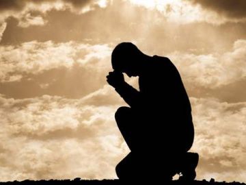 هل كثرة الابتلاء دلالة على غضب الله؟.. عطية لاشين يوضح