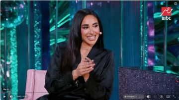 آية سماحة: عادي جوزي يقبلني قدام الناس.. ده نوع من الحب