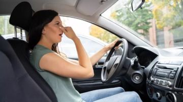 5 أسباب لظهور رائحة الوقود في السيارة