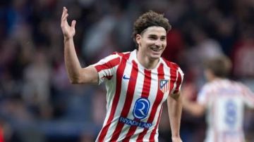 بين قيود سيميوني وحلم الهجوم المفتوح.. هل يكون العنكبوت هو وريث ليفاندوفسكي في برشلونة؟ بين قيود سيميوني وحلم الهجوم المفتوح.. هل يكون العنكبوت هو وريث ليفاندوفسكي في برشلونة؟