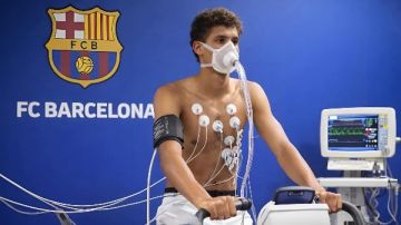 حمزة عبدالكريم يجتاز الكشف الطبي في برشلونة والإعلان الرسمي غدا