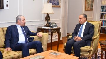 خلال لقائه نائب الرئيس الفلسطيني.. عبدالعاطي يؤكد على أهمية الانتقال إلى المرحلة الثانية