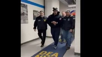 شاهد أول ظهور لـ مادورو مقيدا داخل مقر اعتقاله بالولايات المتحدة