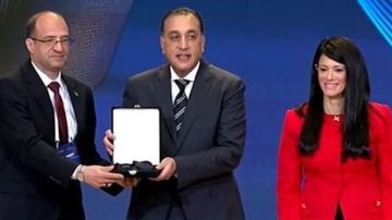 رئيس الوزراء يكرم الفائزين بجائزة مصر للتميز الحكومي