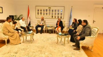 في بادرة إنسانية.. محافظ أسيوط يستقبل طفلا كفيفا وأسرته ويتكفل بعلاجه