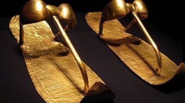 قبل موضة 2026.. أحذية الملك توت تروي أسرار الفخامة والسلطة
