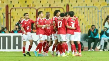 ملف التجديد يشتعل في الأهلي.. خلافات مالية وقلق من الرحيل المجاني كيف يتعامل النادي؟