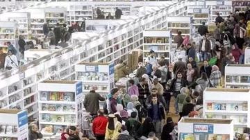 هيئة الكتاب: محفوظ أيقونة الهوية المصرية في معرض الكتاب و اللباد يزين عالم الطفل هيئة الكتاب: محفوظ أيقونة الهوية المصرية في معرض الكتاب و اللباد يزين عالم الطفل