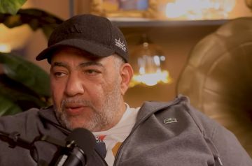 أنا آسف.. الفنان المصري بيومي فؤاد يعتذر باكيا لمحمد سلام (فيديو) أنا آسف.. الفنان المصري بيومي فؤاد يعتذر باكيا لمحمد سلام (فيديو)