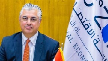 باستثمار 5.6 مليون دولار.. رئيس اقتصادية القناة يوقع عقد إنشاء مصنع تركي للملابس الجاهزة