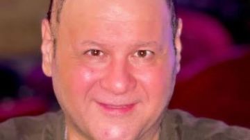 عمرو يسرى: عزاء شقيقة الراحل كمال الشناوي للأسرة والأقارب فقط