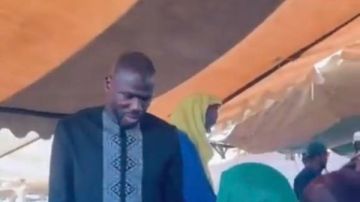 كوليبالي يتلقى واجب العزاء في وفاة والده بمسقط رأسه بالسنغال