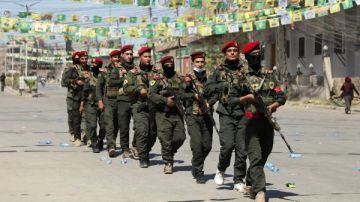 60 عنصرا من قسد يسلمون أنفسهم للجيش السوري في حي الشيخ مقصود بحلب 60 عنصرا من قسد يسلمون أنفسهم للجيش السوري في حي الشيخ مقصود بحلب