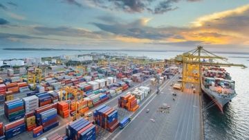 السفينة الأولى قادمة من ميناء عربي.. مصر تطلق محطة حاويات آلية بدعم شراكات عالمية