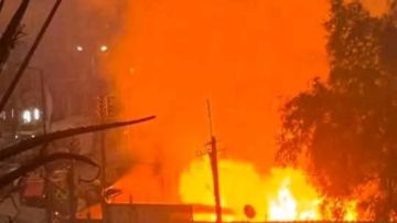 السيطرة على حريق هائل داخل حديقة الإدارة الزراعية بالمحلة دون إصابات.. صور