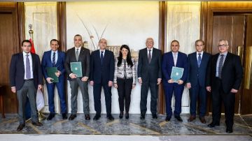 بالتزامن مع عيد الشرطة.. تسليم الداخلية 10 مراكز تكنولوجية متنقلة لاستخراج الفيش الجنائي