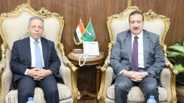 محافظ المنوفية يلتقى نقيب أطباء مصر لبحث وتعزيز سبل التعاون المشترك