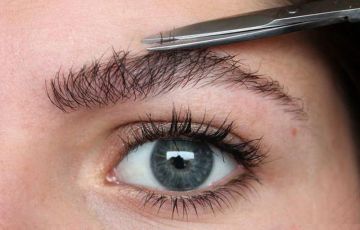 هل تنظيف الحاجب عند الكوافير من النمص المحرم؟.. أمين الفتوى يجيب هل تنظيف الحاجب عند الكوافير من النمص المحرم؟.. أمين الفتوى يجيب