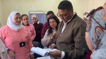 وكيل صحة البحر الأحمر يتفقد وحدة الأحياء لمتابعة تطبيق معايير الاعتماد وجودة الخدمات