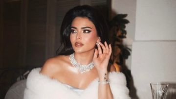 أسماء جلال تلفت الأنظار بإطلالة جريئة