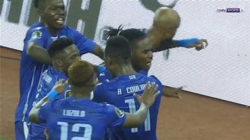 الهلال السوداني يهزم صن داونز بثنائية ويتصدر مجموعته بدوري أبطال إفريقيا الهلال السوداني يهزم صن داونز بثنائية ويتصدر مجموعته بدوري أبطال إفريقيا