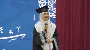 خريجة إندونيسية بالأزهر توجه رسالة شكر لأساتذتها وزميلاتها: هنا تعلمنا العلم والنور خريجة إندونيسية بالأزهر توجه رسالة شكر لأساتذتها وزميلاتها: هنا تعلمنا العلم والنور