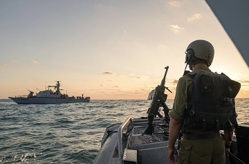 قناة 13 العبرية: البحرية الإسرائيلية أطلقت النار على سفينة حربية مصرية دخلت المياه الإقليمية لغزة قناة 13 العبرية: البحرية الإسرائيلية أطلقت النار على سفينة حربية مصرية دخلت المياه الإقليمية لغزة