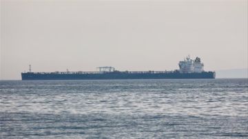 بعد تعطل ناقلة نفط.. توقف الملاحة جنوبا في مضيق الدردنيل بتركيا