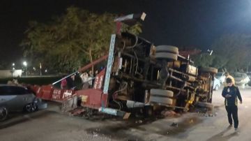 تضرر سيارة عقب انقلاب ونش لنقل الأثاث في المنوفية صور تضرر سيارة عقب انقلاب ونش لنقل الأثاث في المنوفية صور