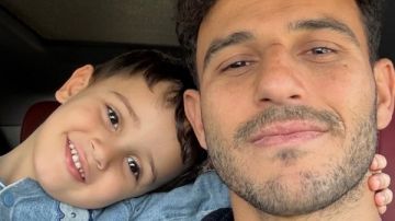 حمدي فتحي يخطف الأنظار رفقة ابنه في أحدث ظهور