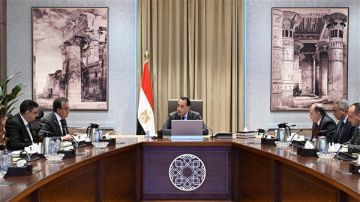 رئيس الوزراء يتابع موقف توافر الأدوية والمستلزمات الطبية وسداد مستحقات شركات الدواء