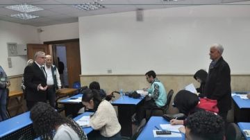 عميد تجارة عين شمس: بدء تصحيح امتحانات الفصل الدراسي الأول والنتائج قريبا